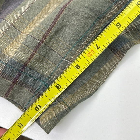 Eddie Bauer Men's green plaid outdoor hiking casual cargo shorts - Picture 11 of 12